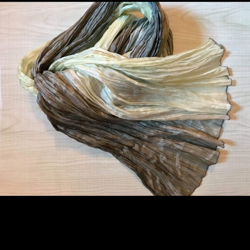 Pleated Yellow & Grey hombre Silk scarf
